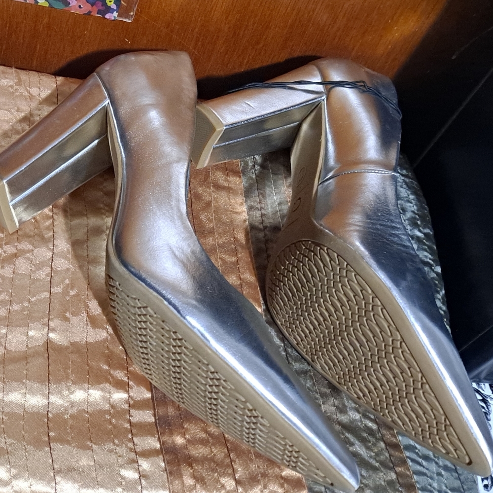 Shoe - Picture 5 of 6